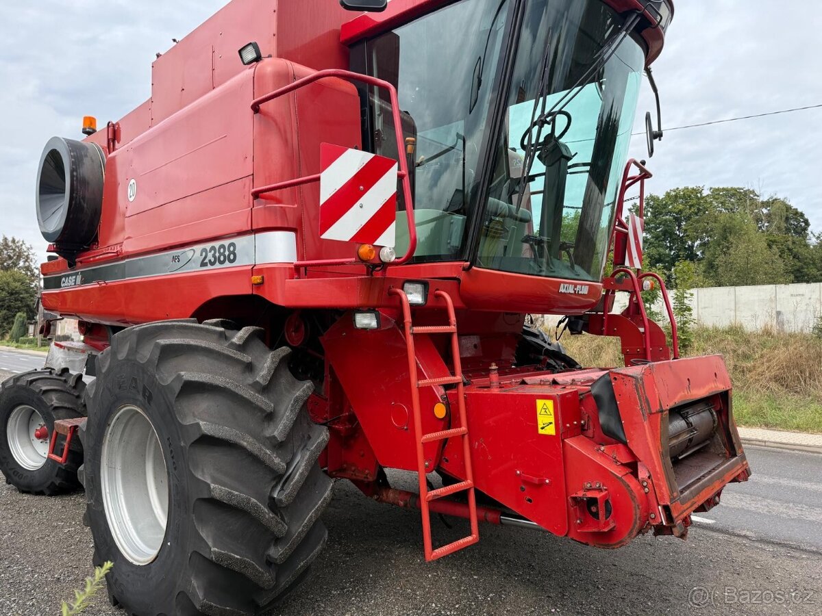 Sklízecí mlátička Case 2388 rok výroby 2003, Lokalita: 57- - 13