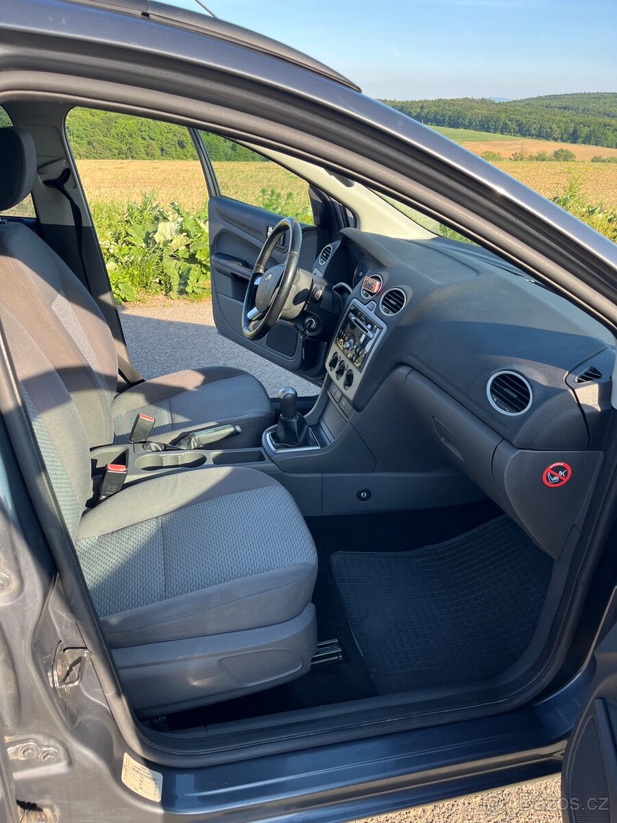 Ford focus kombi mk2 1.6 74kW - 13