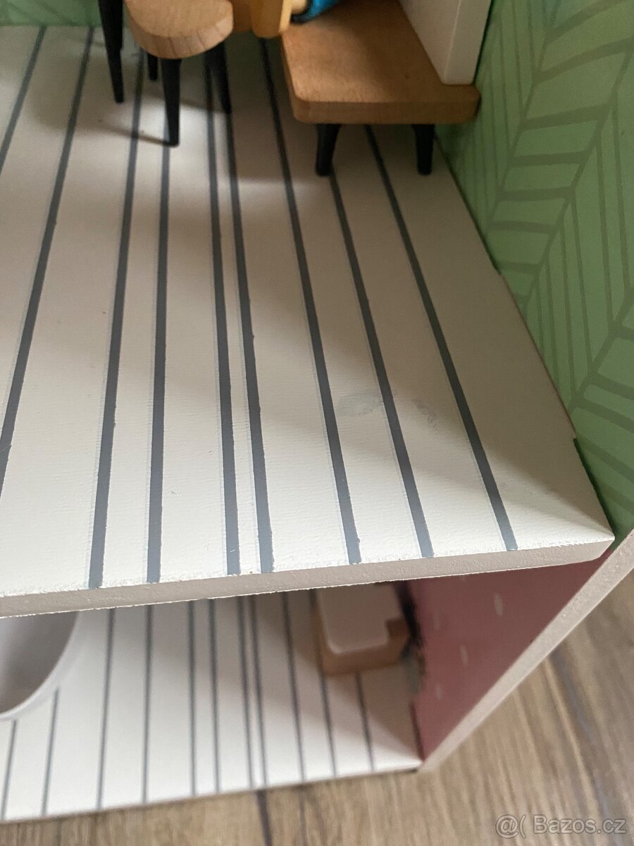 Dřevěný domeček pro panenky - 13