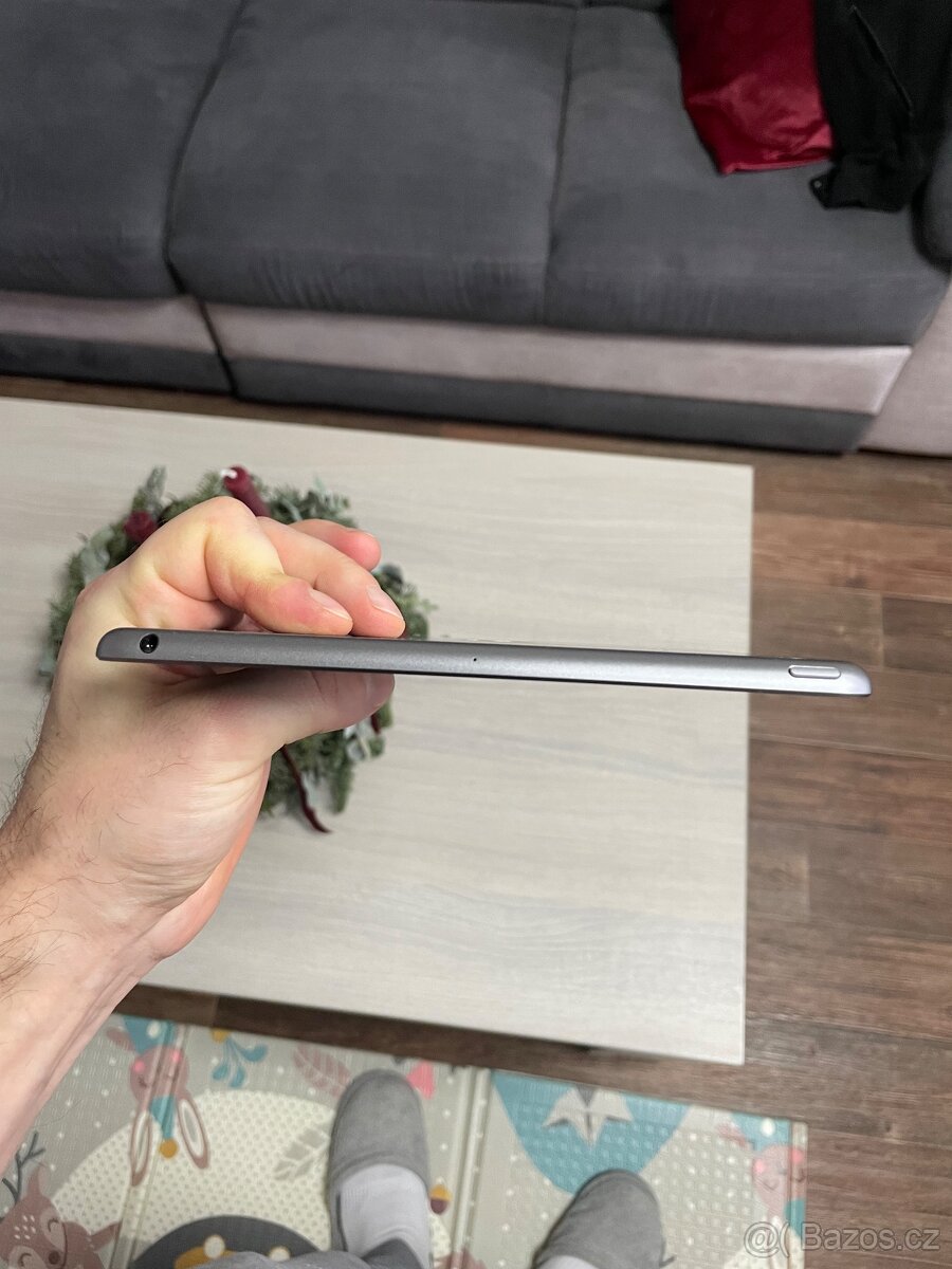 Prodám Apple iPad 6 generace 32GB - A1893 - 13