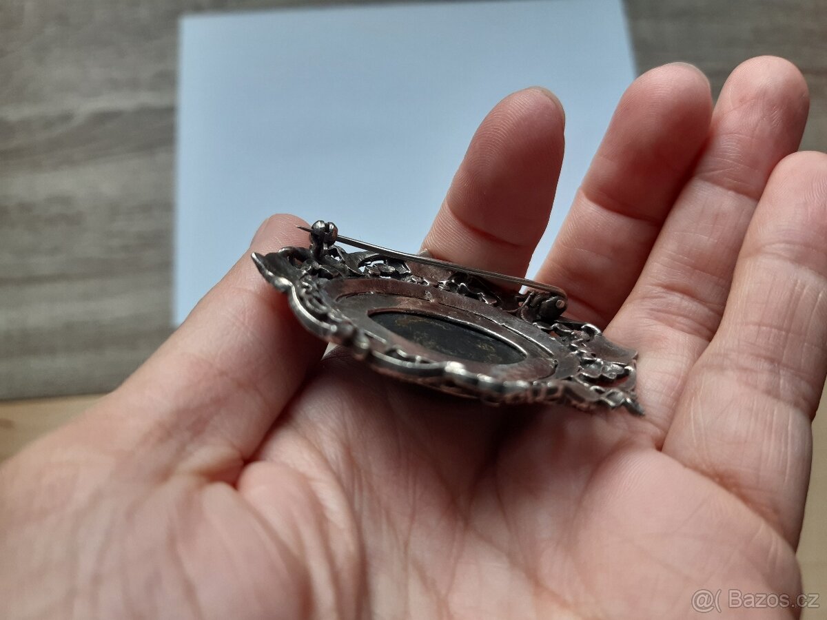 Stříbrná brož s onyxem - 13