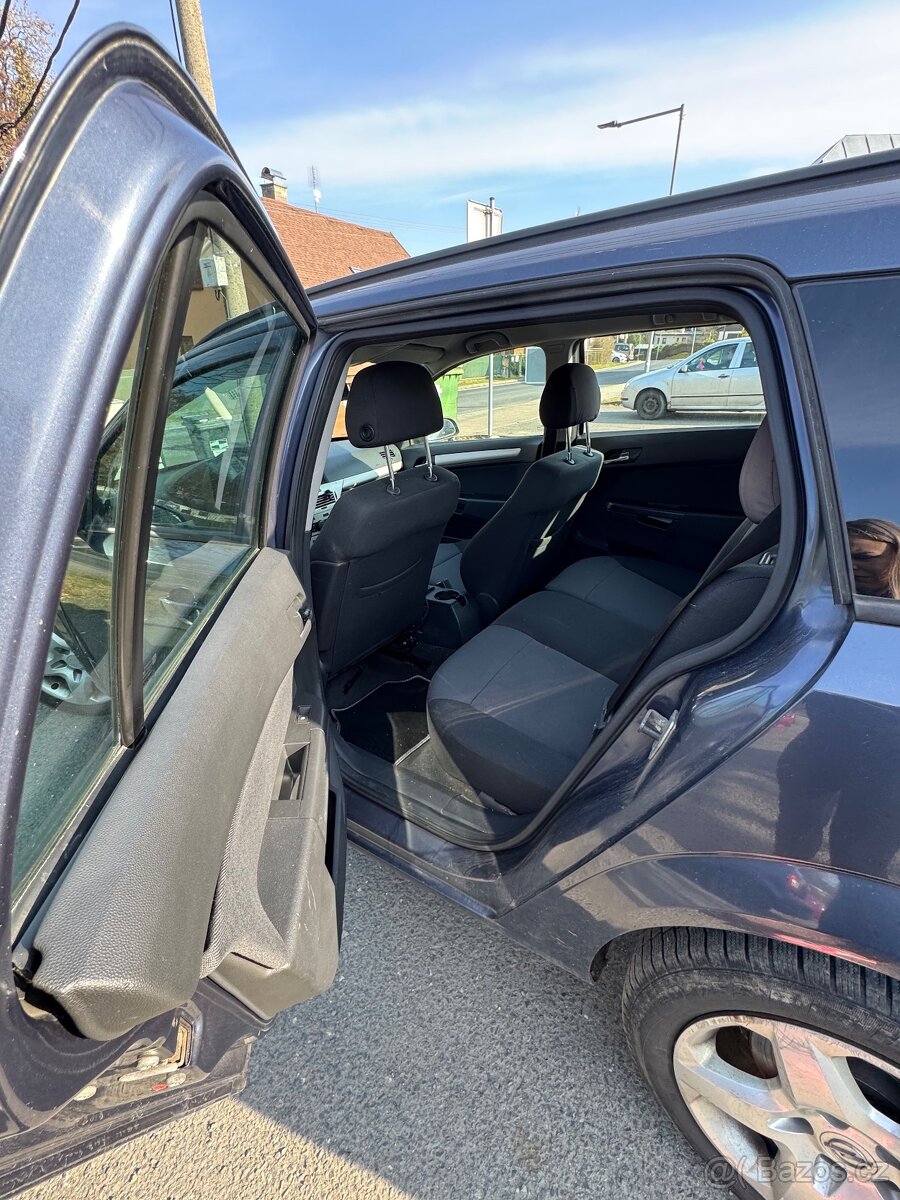 Opel Astra H caravan kombi - 13