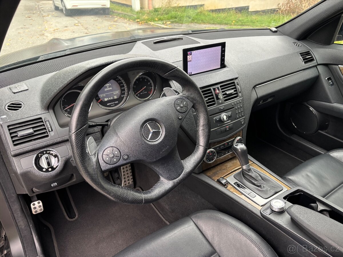 Mercedes Benz C63 AMG - 13
