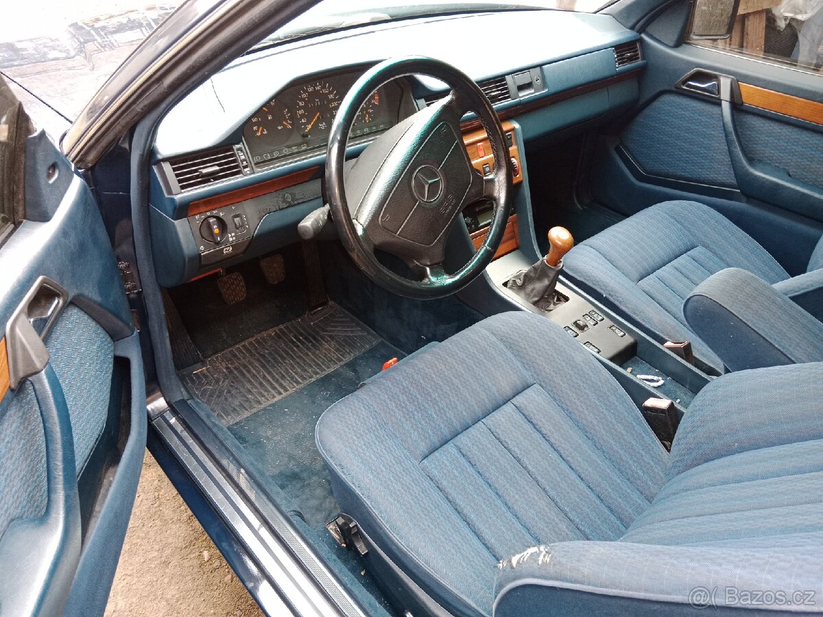 Mercedes-Benz E220 w124 coupe - 13