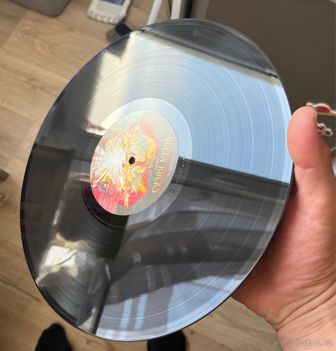 Queen – Queen Rocks - 13