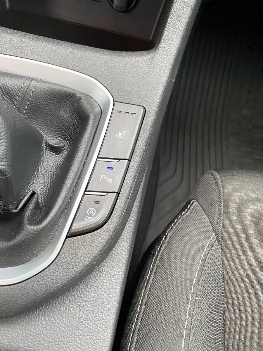 Hyundai i30 Fastback, Hezká výbava - 13