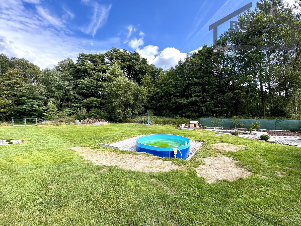 RD 7+kk (užitná plocha 250 m²), letní kuchyň, kolna, pergola - 13