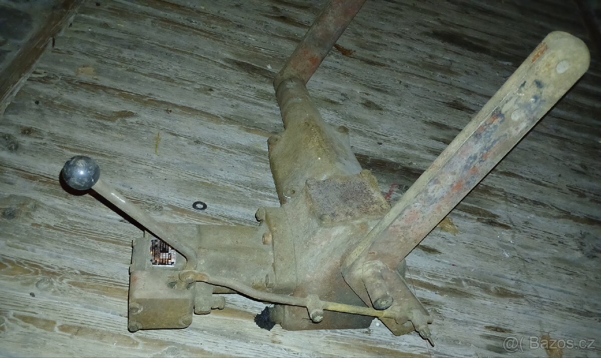Prodám lištovou sekačku MF 70,díly traktor - 13