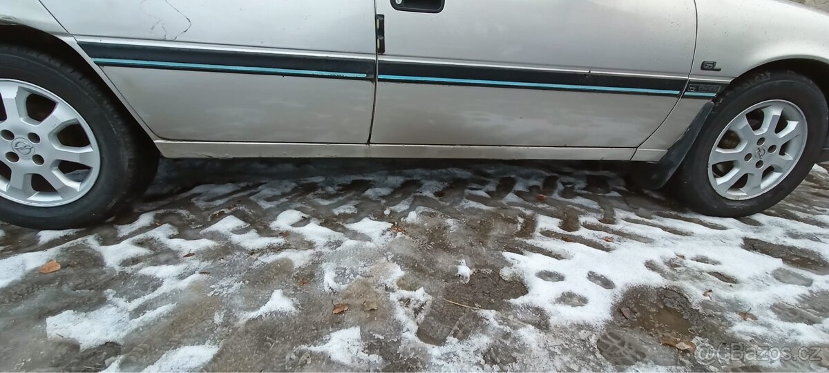 Opel Vectra 1.6i 55kw (1991) - 13