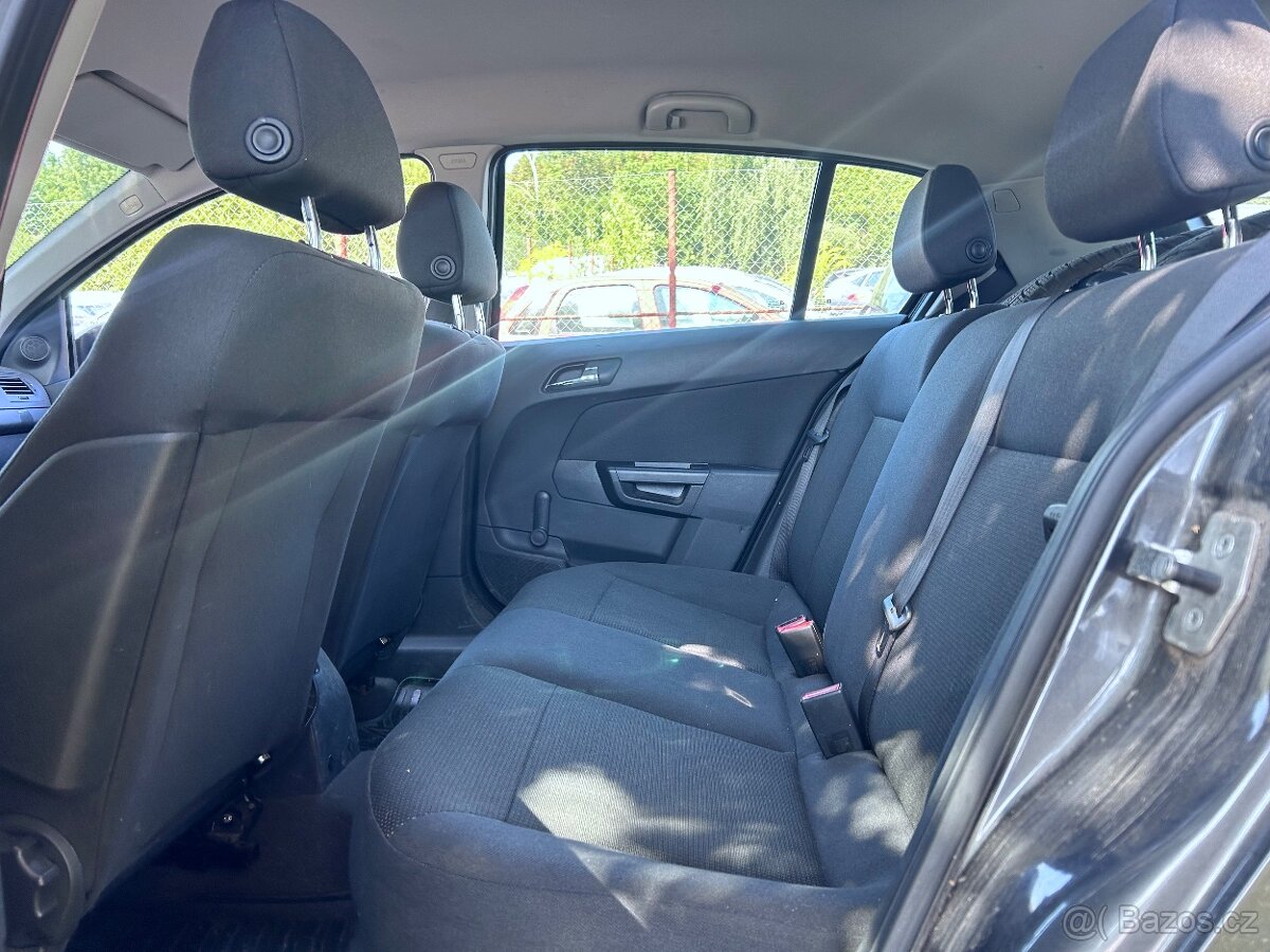 Opel Astra H 1,4 16V, BOURANÉ - náhradní díly - 13