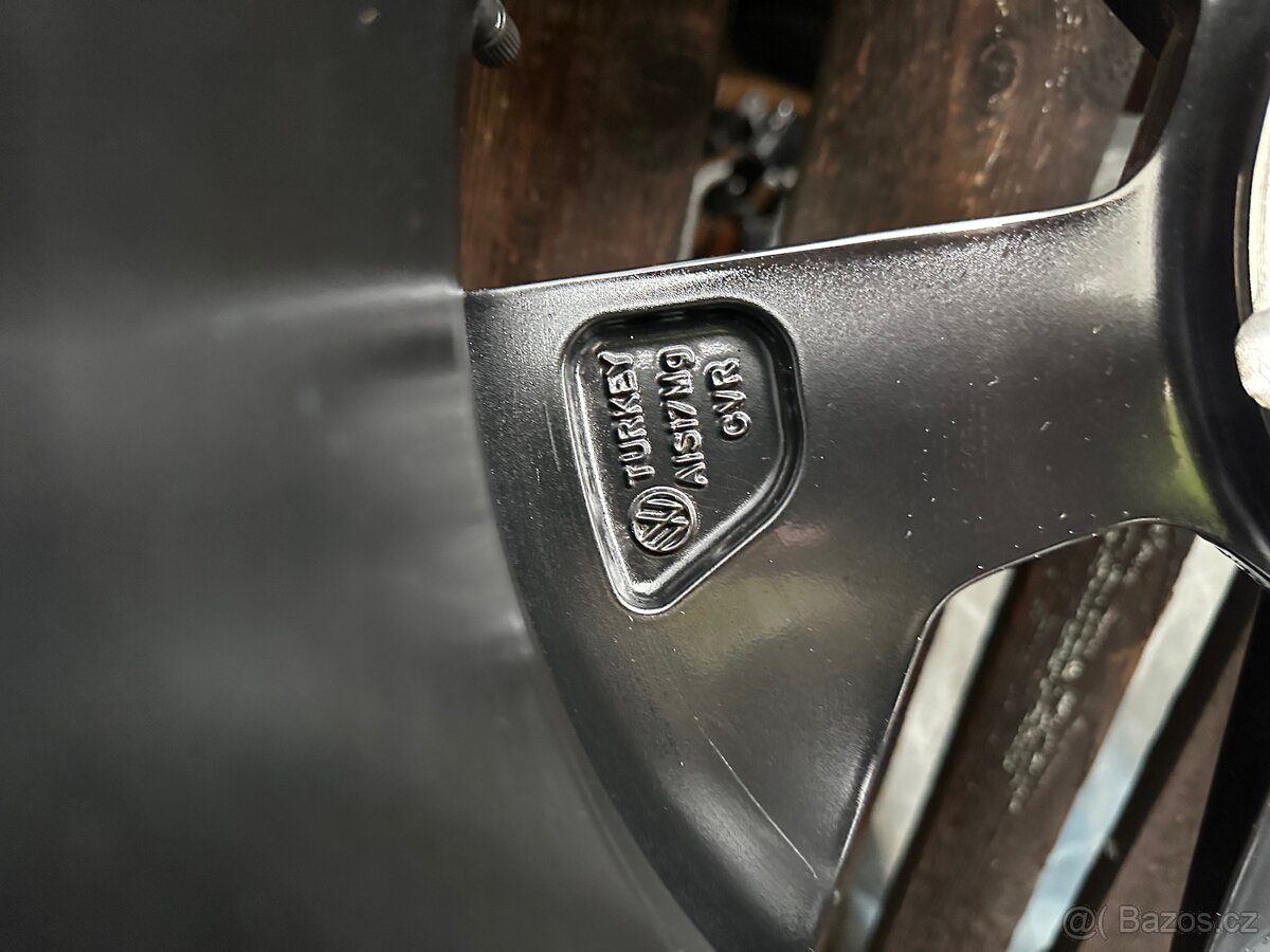 Nová sada originálních alu kol VW r17 - 13