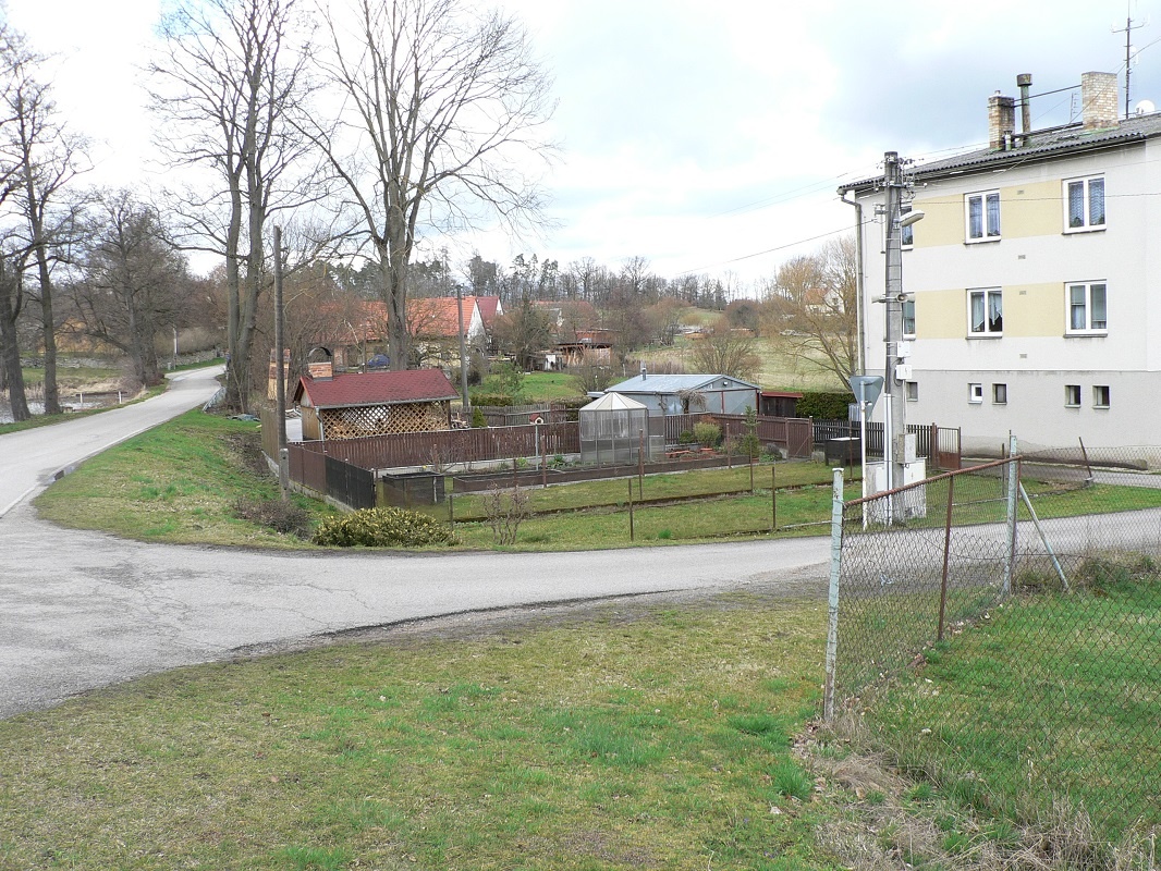 ČEKANICE - byt 4+1 s plechovou garáží a zahrádkou - 13