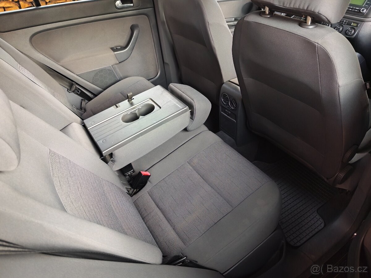 Volkswagen Golf Plus 1,6 - černá perleť - 13