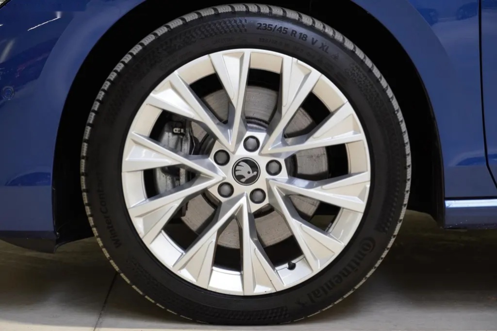 Škoda Superb, 2.0TDI,142KW,4x4,L&K,HUD,VENTI - 13