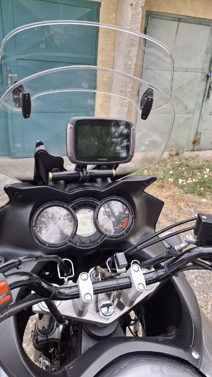 Suzuki V-Strom DL 650 - 13