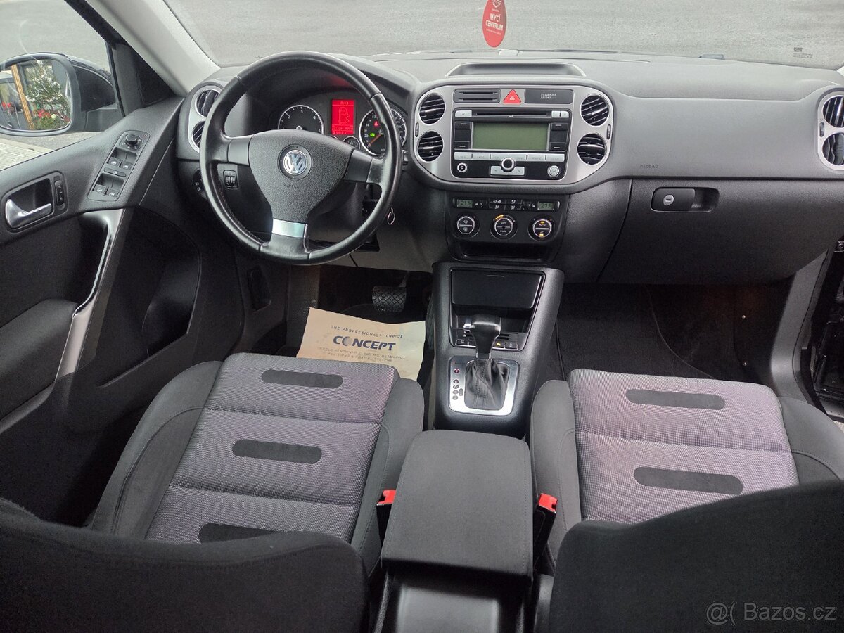 VW Tiguan 2.0TDI DSG 4x4 103kw tažné vyhřívané sedačky - 13