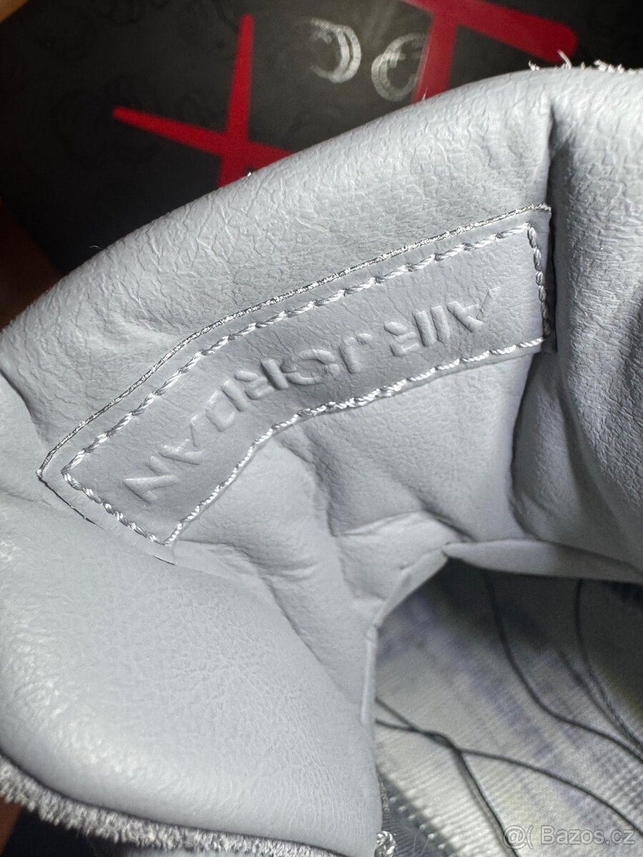 Jordan 4 kaws - 13