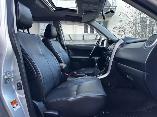 Suzuki Grand Vitara II 2.0i LPG 4x4 Kůže Xenony Tažné Šíbr - 13