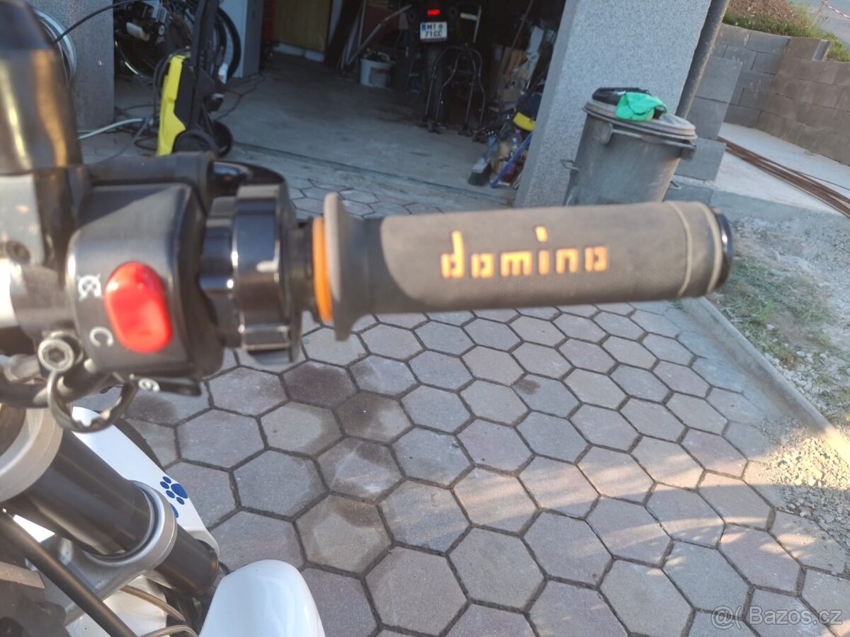 Triumph Street Triple R - 13