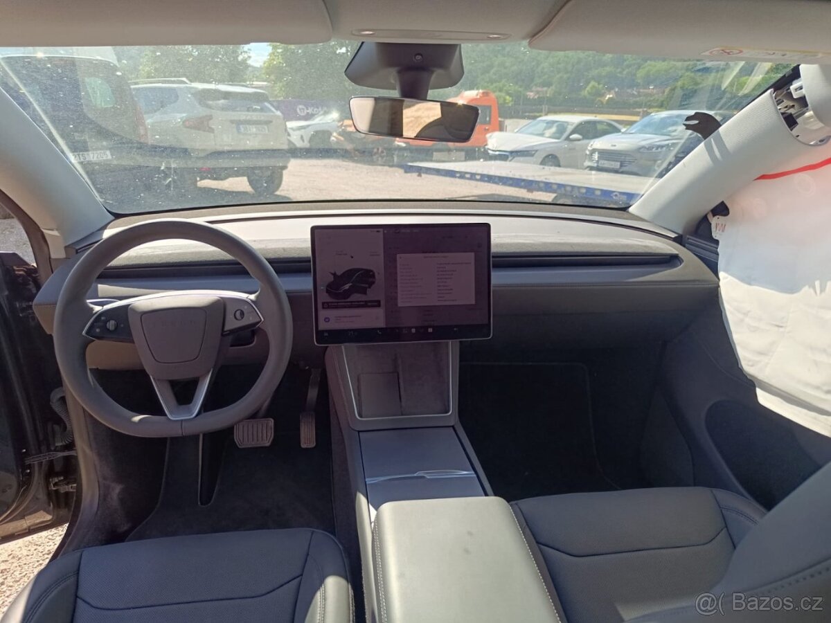 Tesla Model Y Long Range Dual AWD - 13