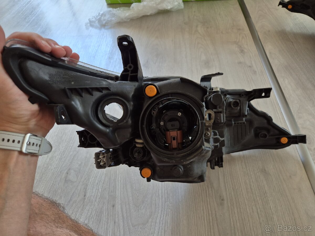 Přední světla Toyota Auris E18 - 13
