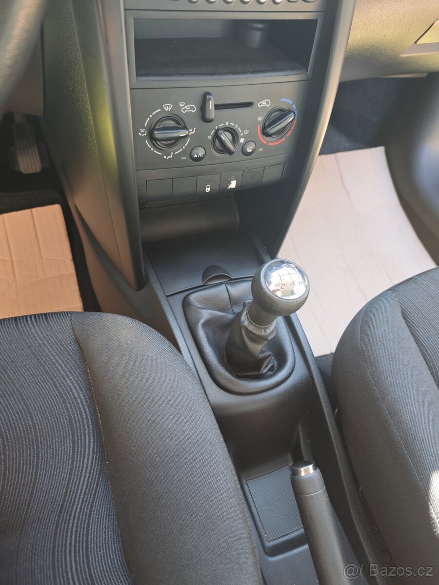 Peugeot 207 - 13