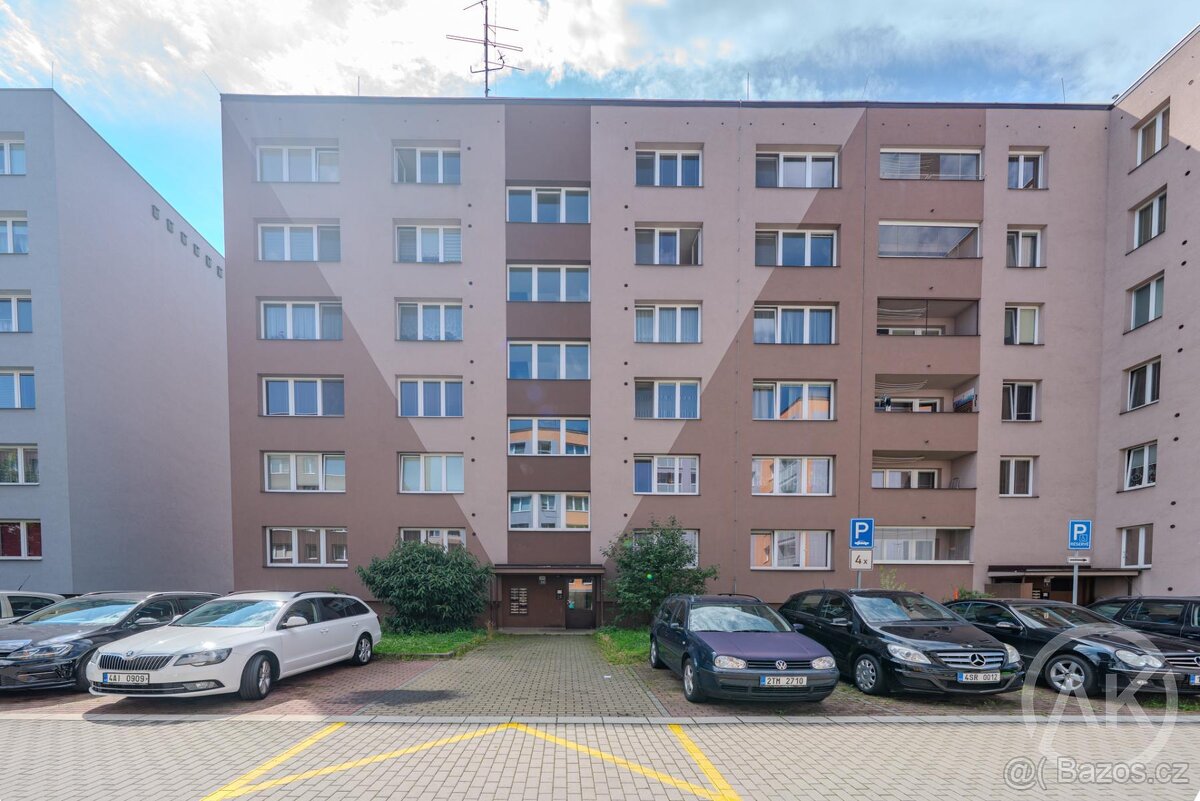 Pronájem bytu 3+1 s lodžií, ul. Jana Maluchy 73 - 13