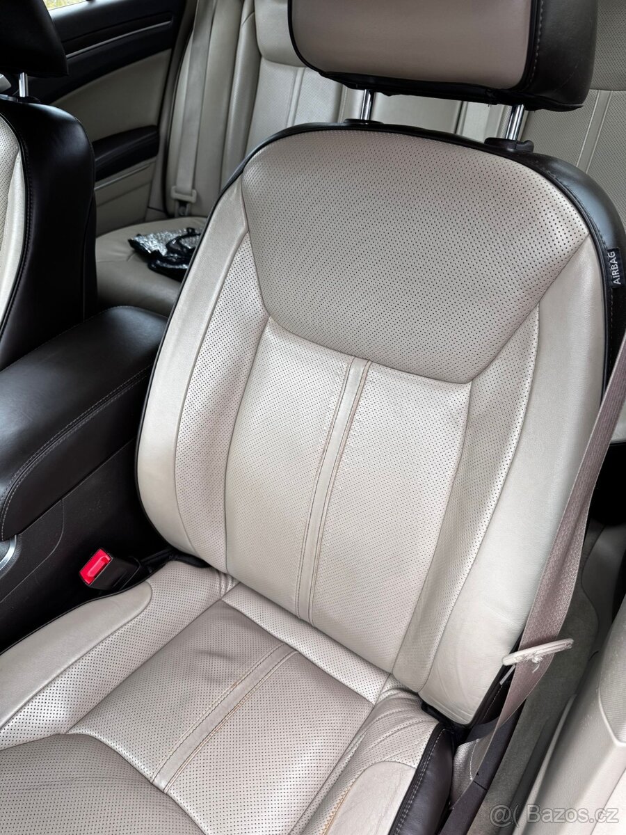 Chrysler 300C - 13