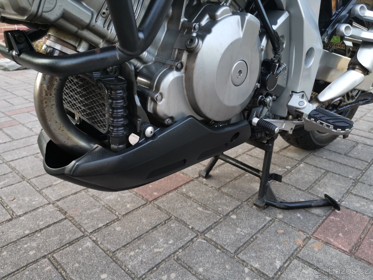 Suzuki DL1000 V-Strom K4 - 13