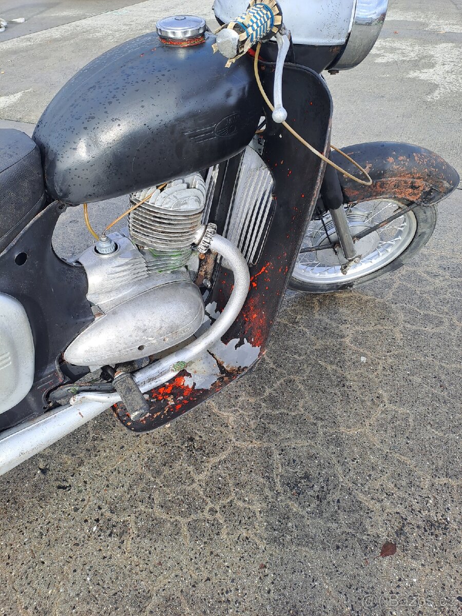 Jawa 250 kyvaĉka typ 353 - 13