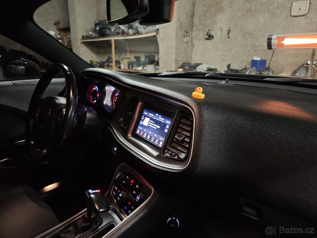 Dodge Challenger - 13