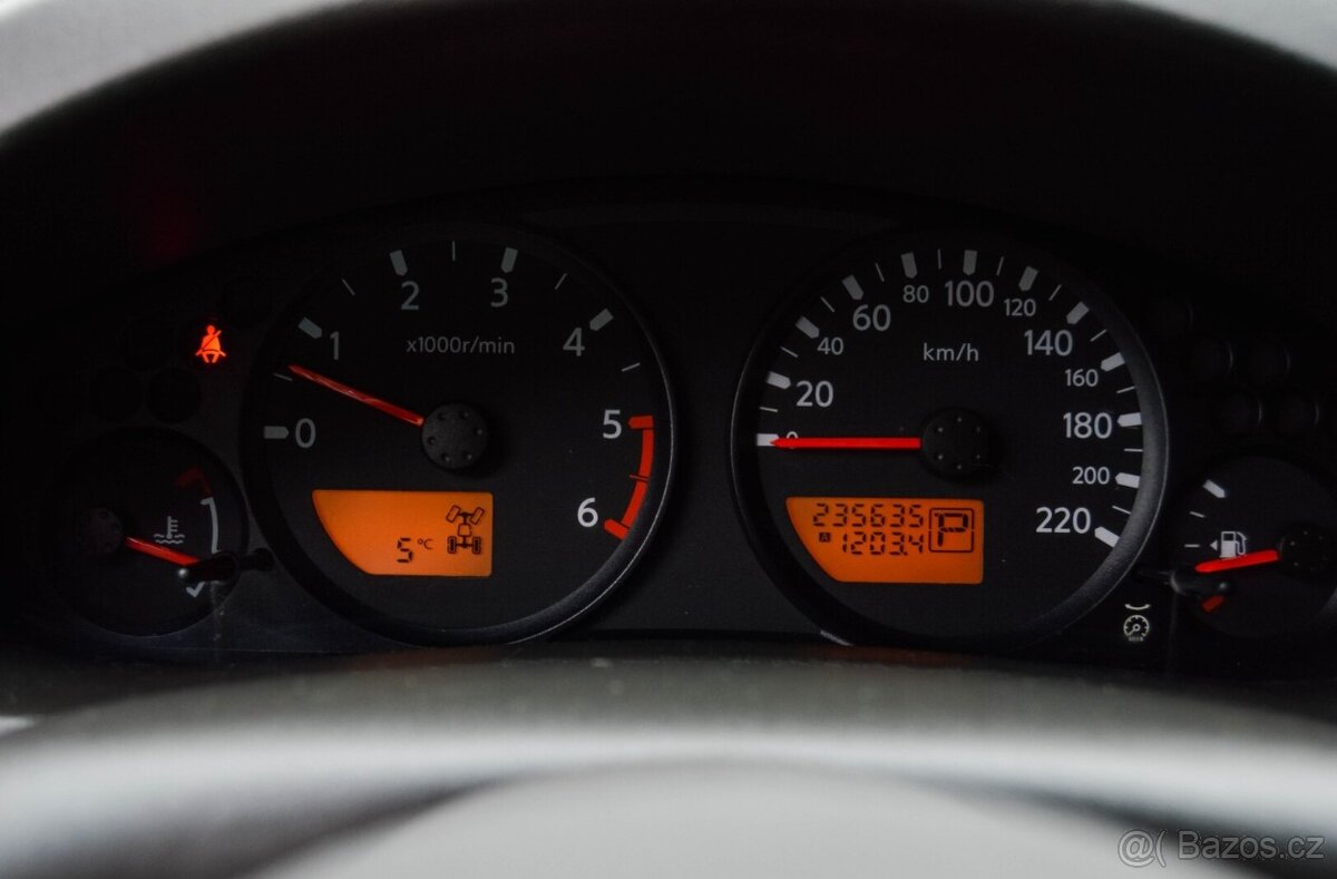 Nissan Navara DoubleCab 2.5D LE A/T - 13