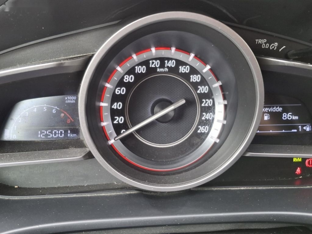 Mazda 3,1.5 benzin - 13