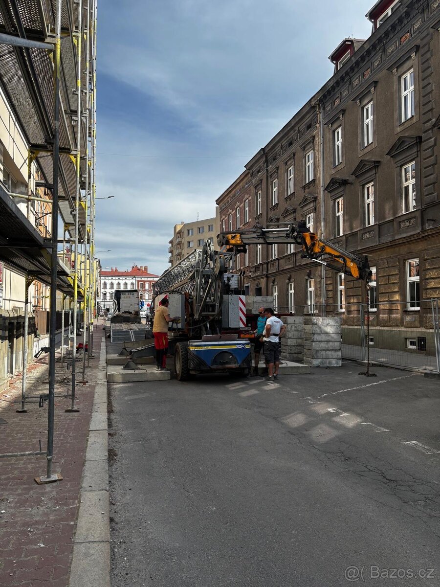 Predám samo Skládací stavebný jeřáb - 13