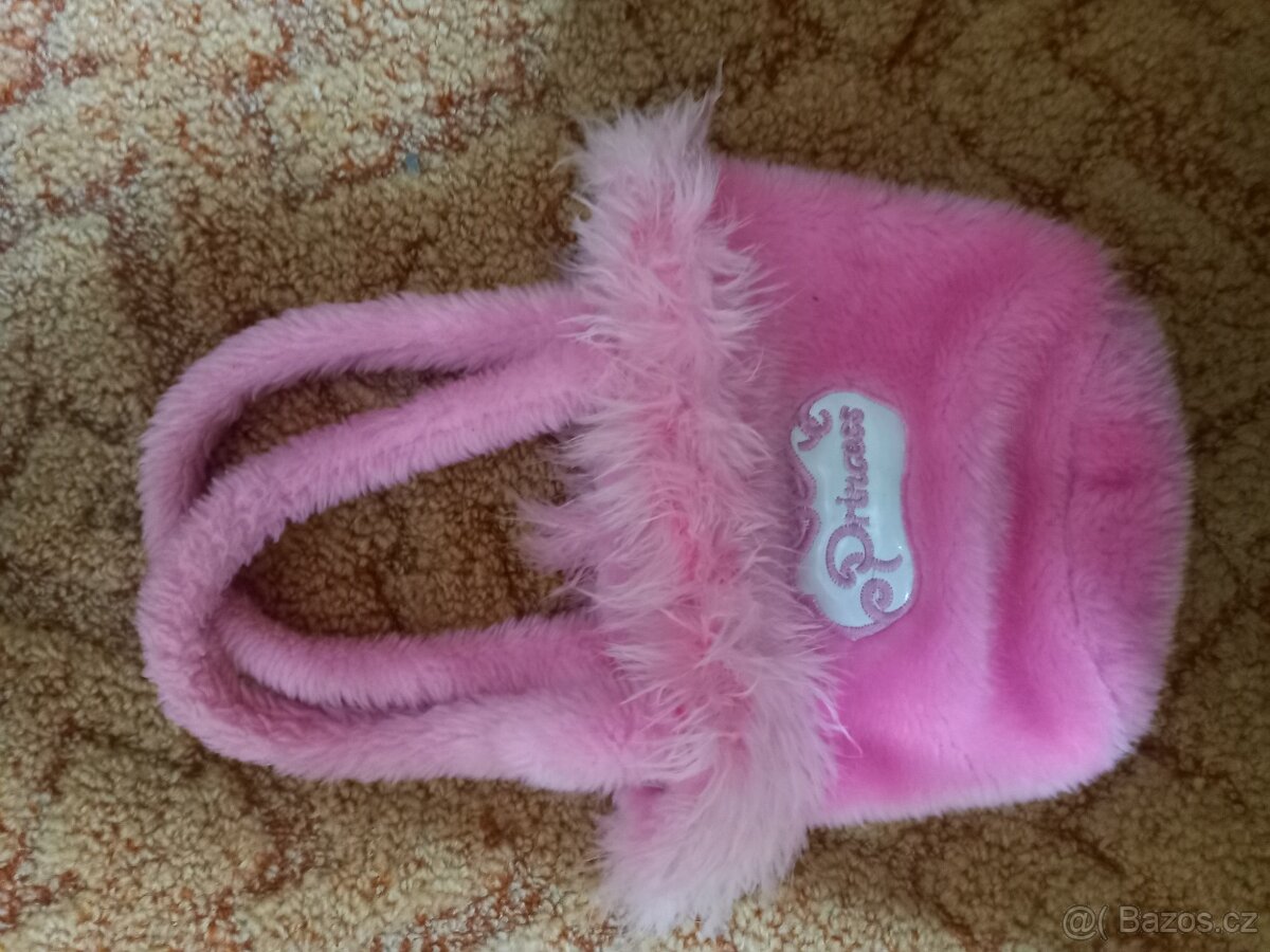 Panenky,auto,kočáry a koník - 13