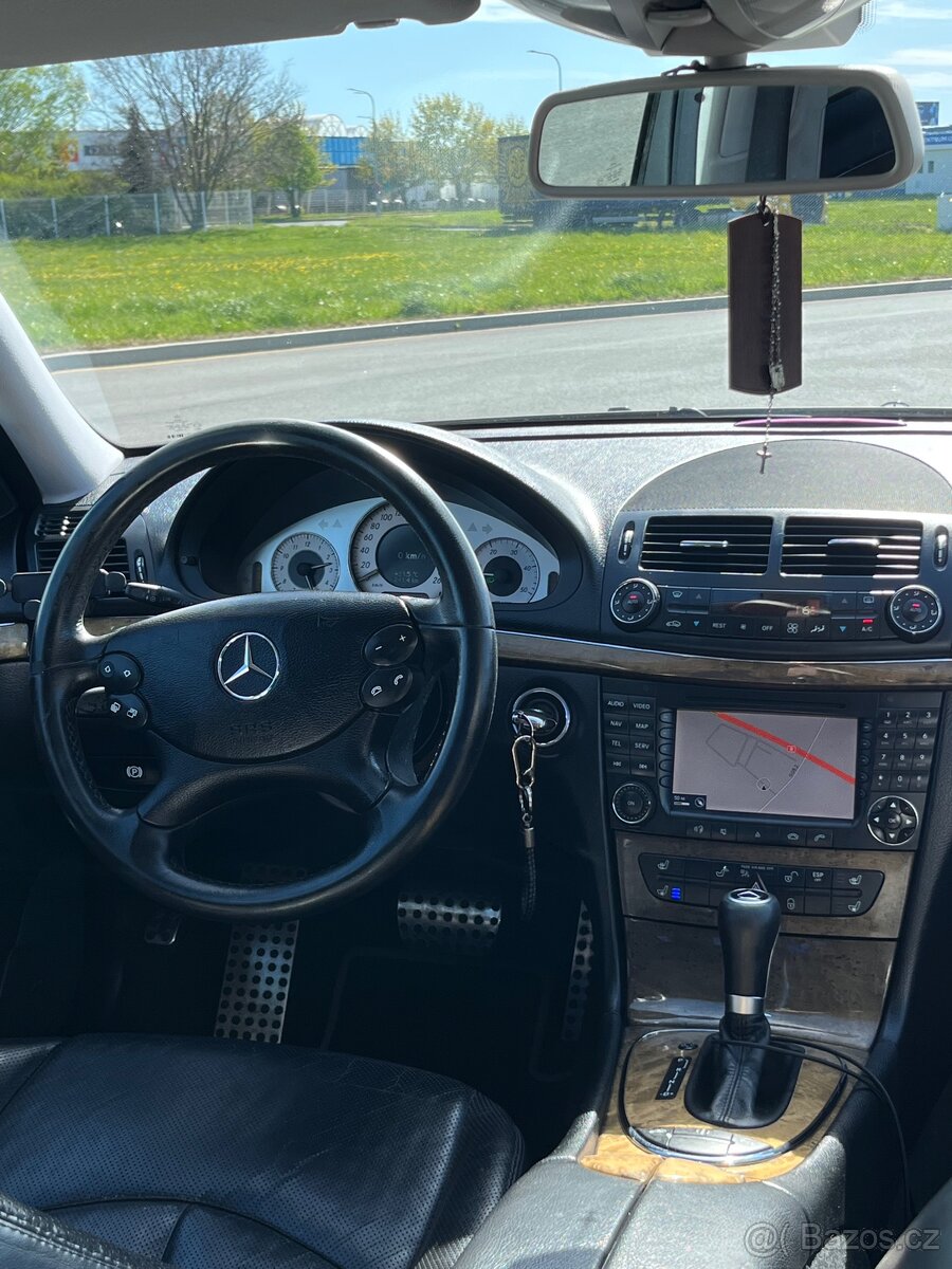 Mercedes E320 - 13