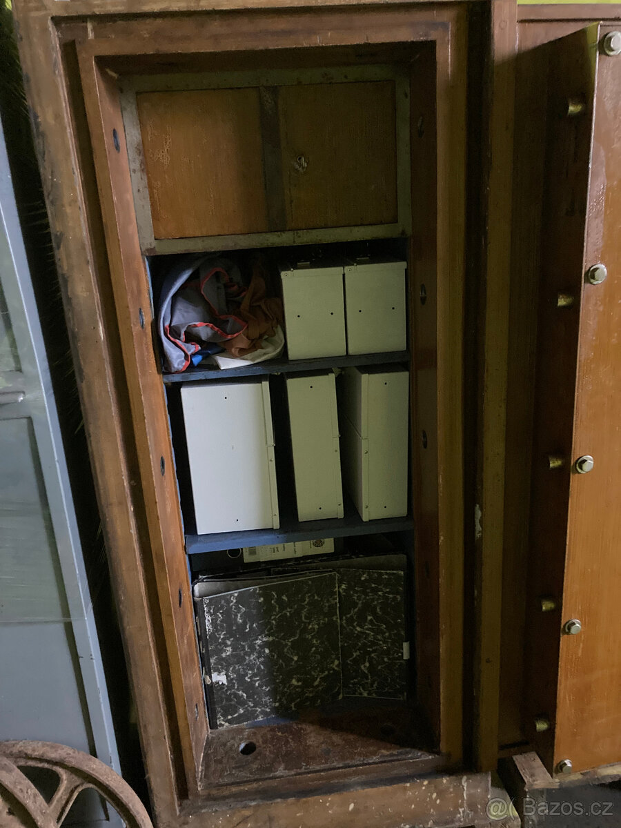 Trezor železobetonový starý v bankovní kvalitě za 9.000 kč - 13