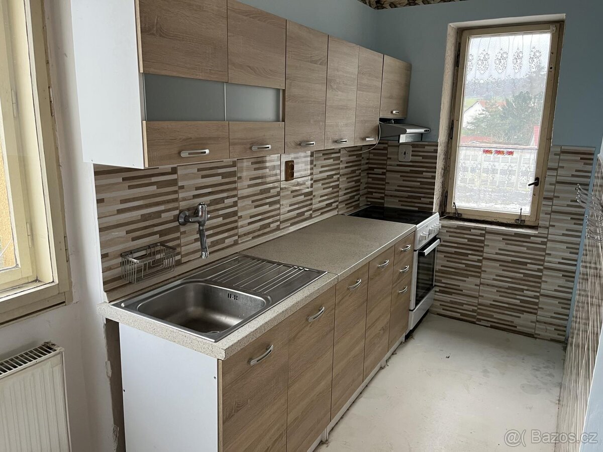 Prodej RD dvě bytové jednotky 3+1 s garáží a sklepem v Potšt - 13