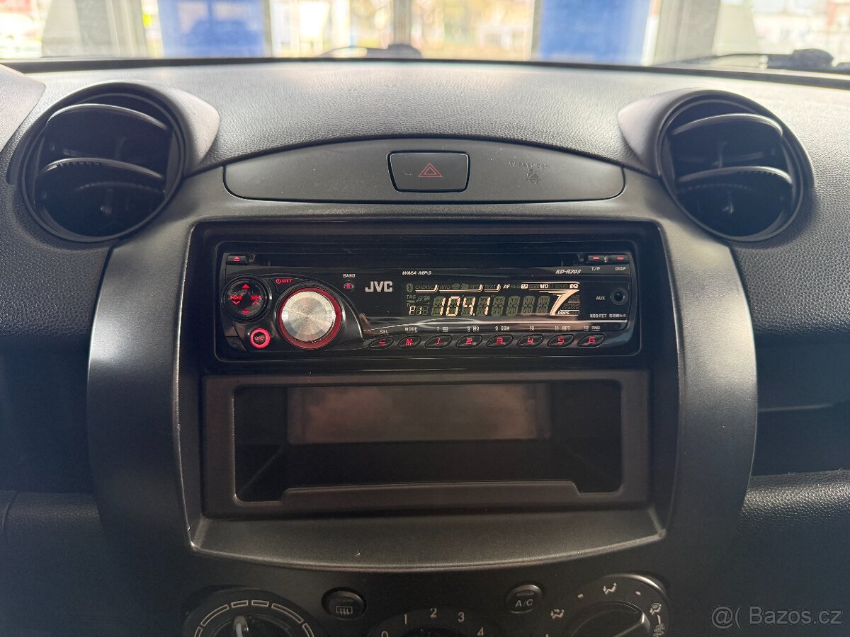 Mazda 2 1,4 55kW,SERVISKA - 13