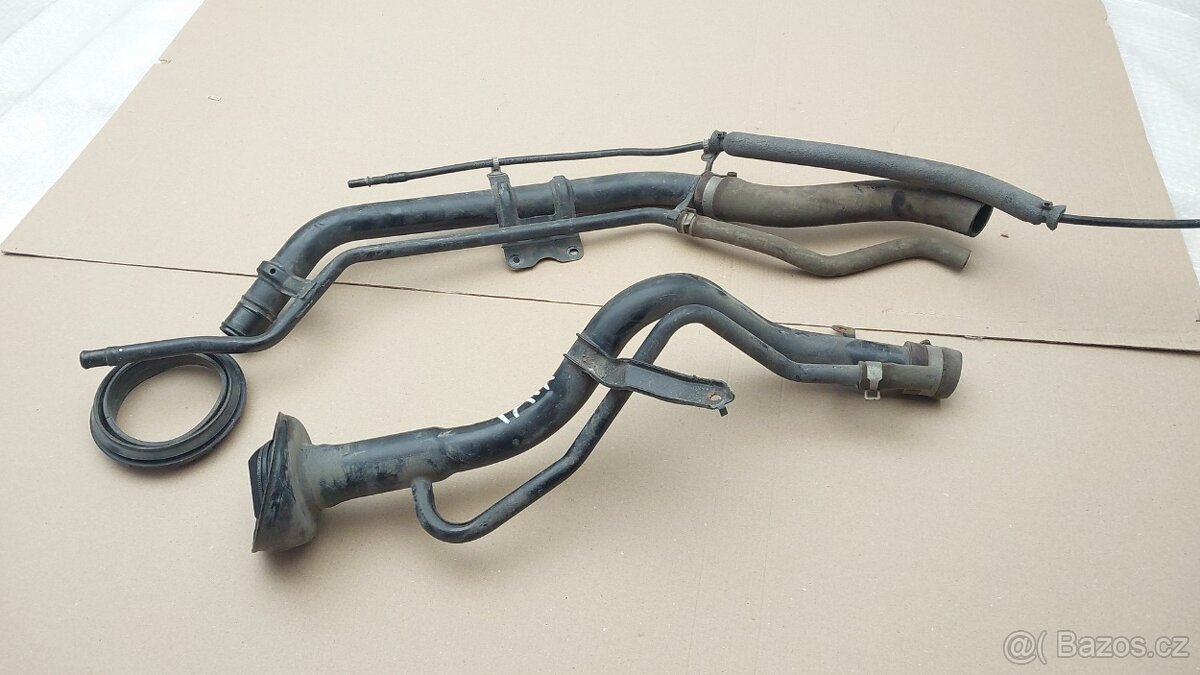 Nissan Pathfinder R51 : Hrdlo nádrže - 13