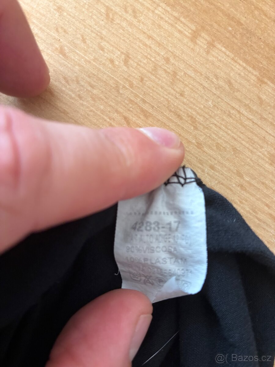 Různé dámské oblečení. - 13