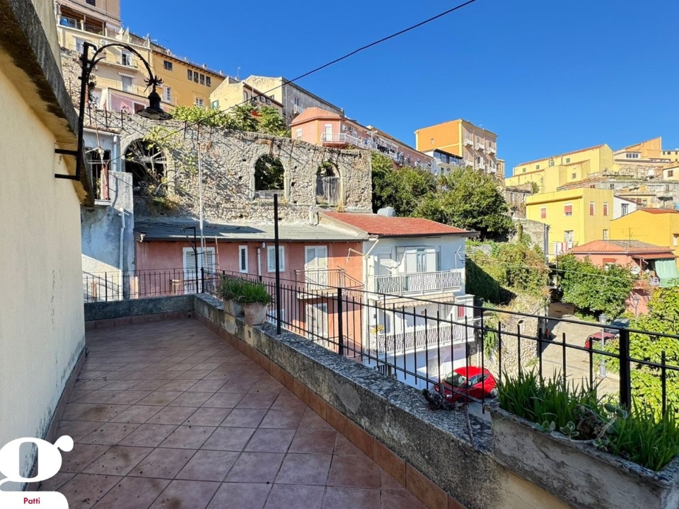 Sicílie, RD 5+1, 130 m2, v histor. centru Patti, Via Roma - 13