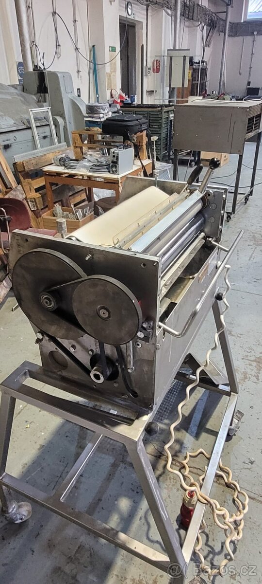 Stroj na rohlíky Rollomat R1 - 13