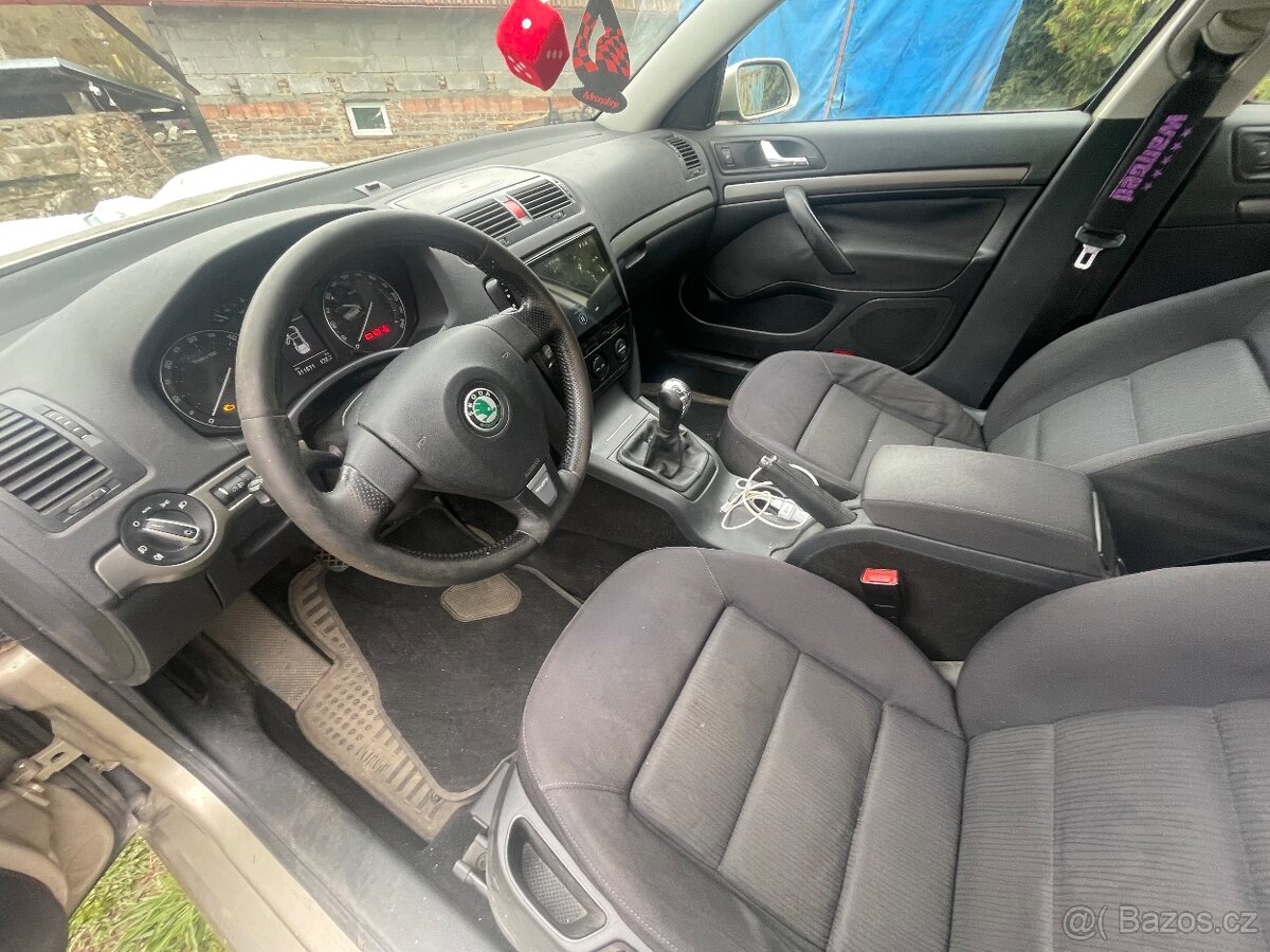 Prodám Octavia 2 2.0 TDi bkd 103kw 2005 6kvalt - 13
