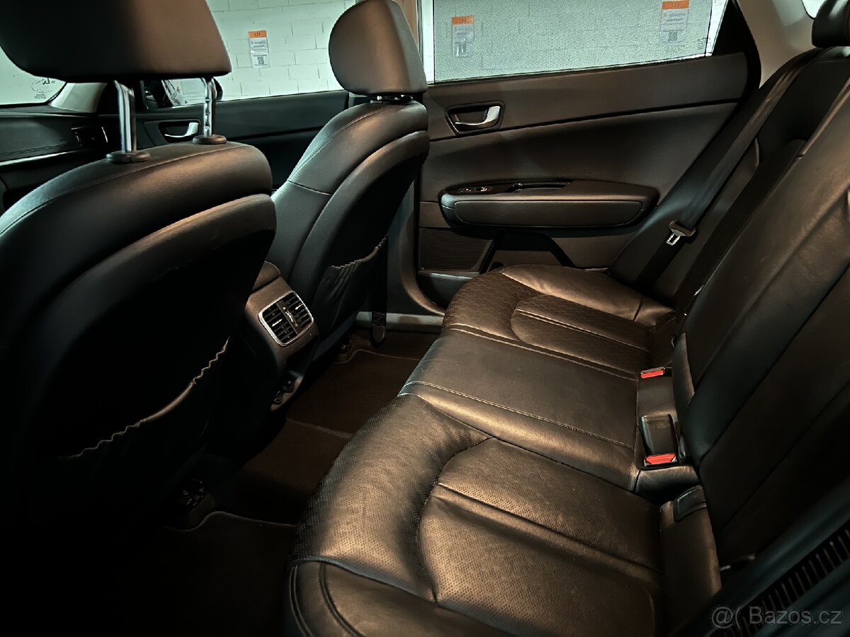 Kia Optima Plug in Hybrid - 13