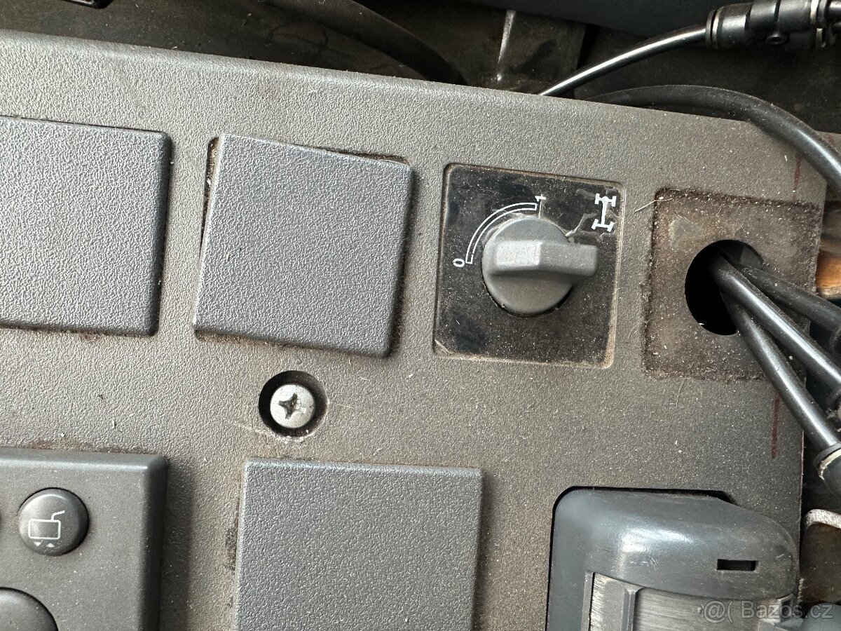 Iveco Eurocargo 75E15 hákový nosič kontejnerů - 13