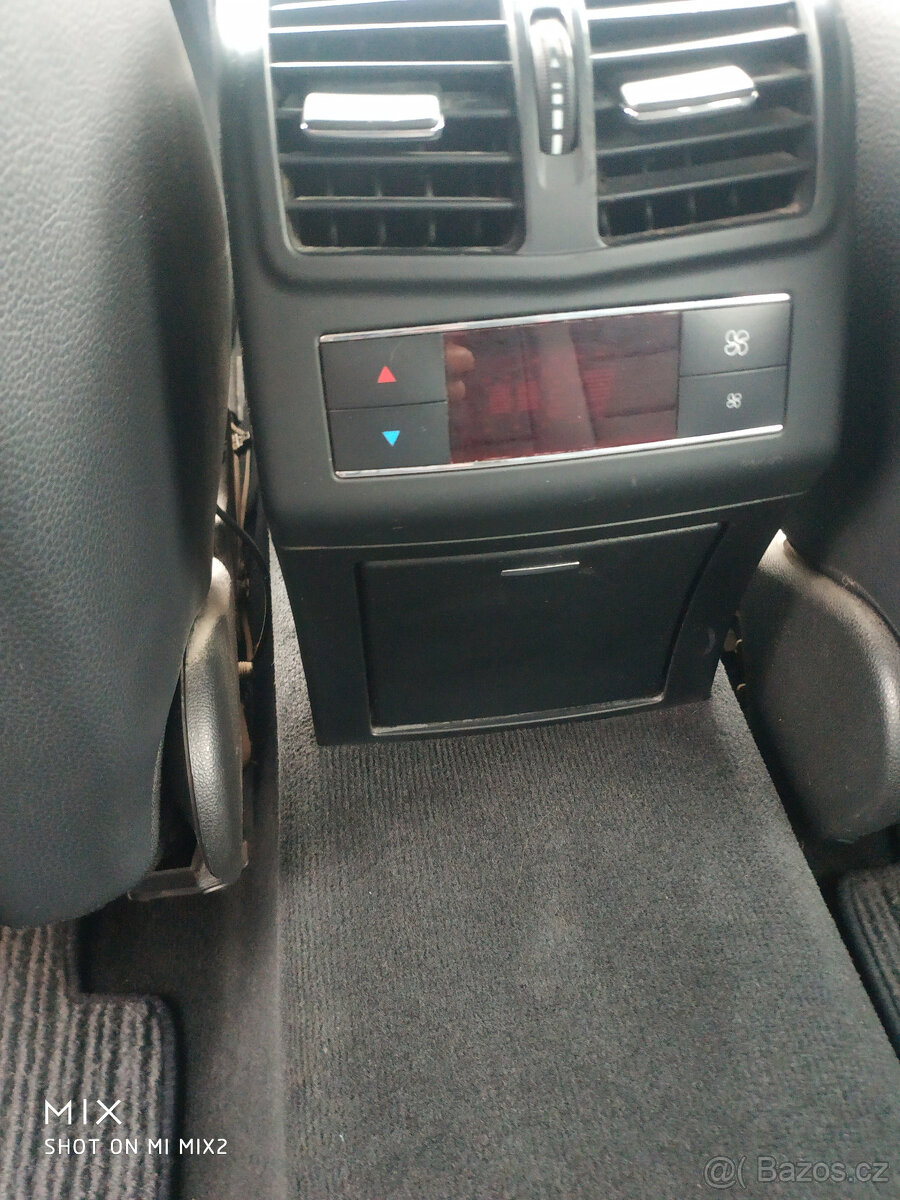 Mercedes E 350 4MATIC 225kw BENZÍN - 13