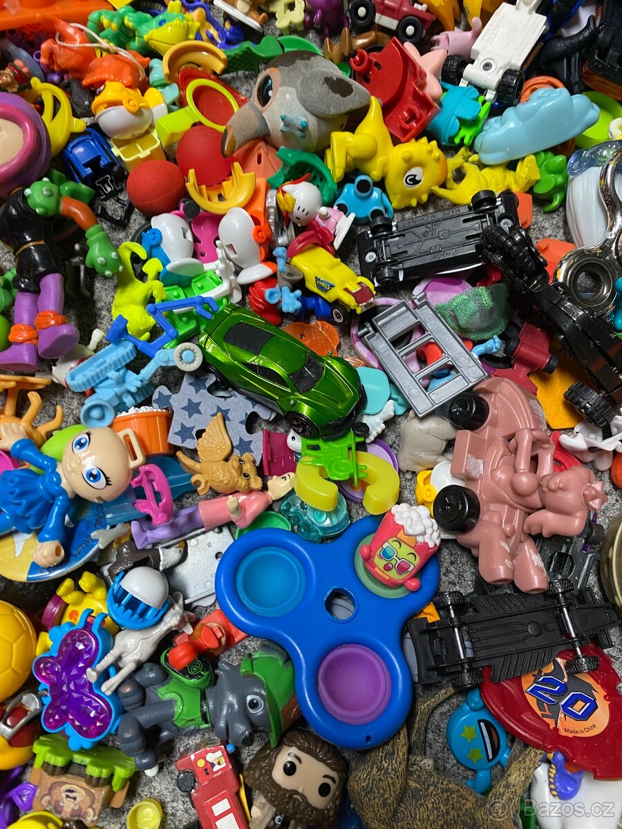 hračky staré hračky figurky kinder surprise autíčka - 13