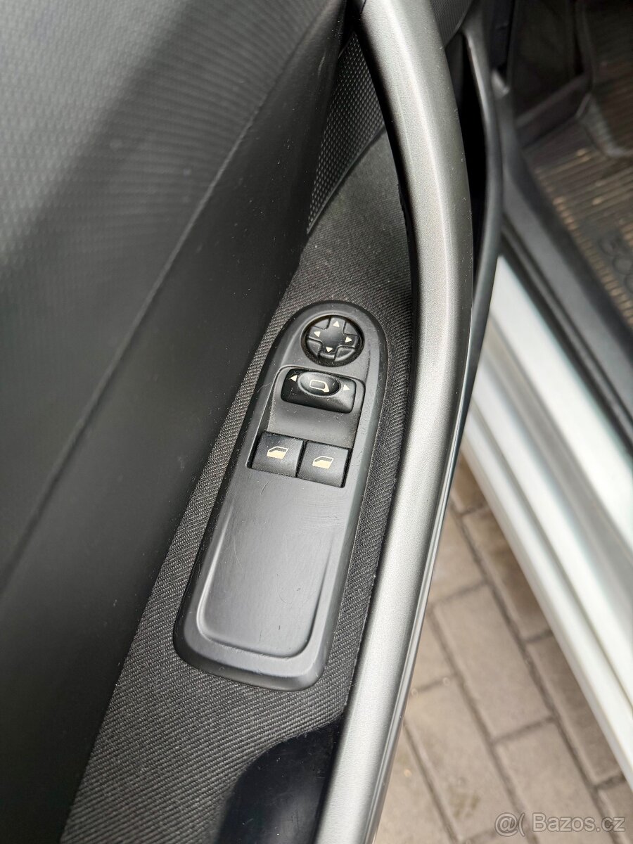 Peugeot 308 1.6 HDi kombi - 13