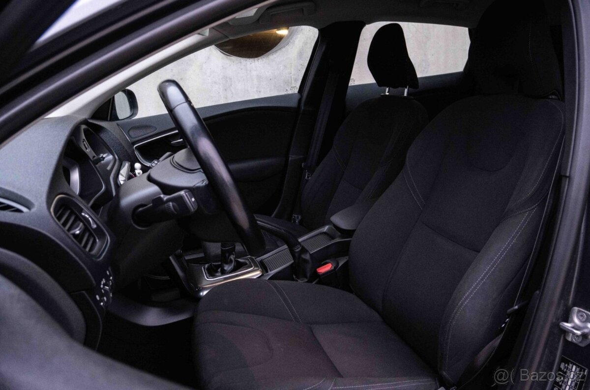 Volvo V40 T2 1.6L Momentum - 13